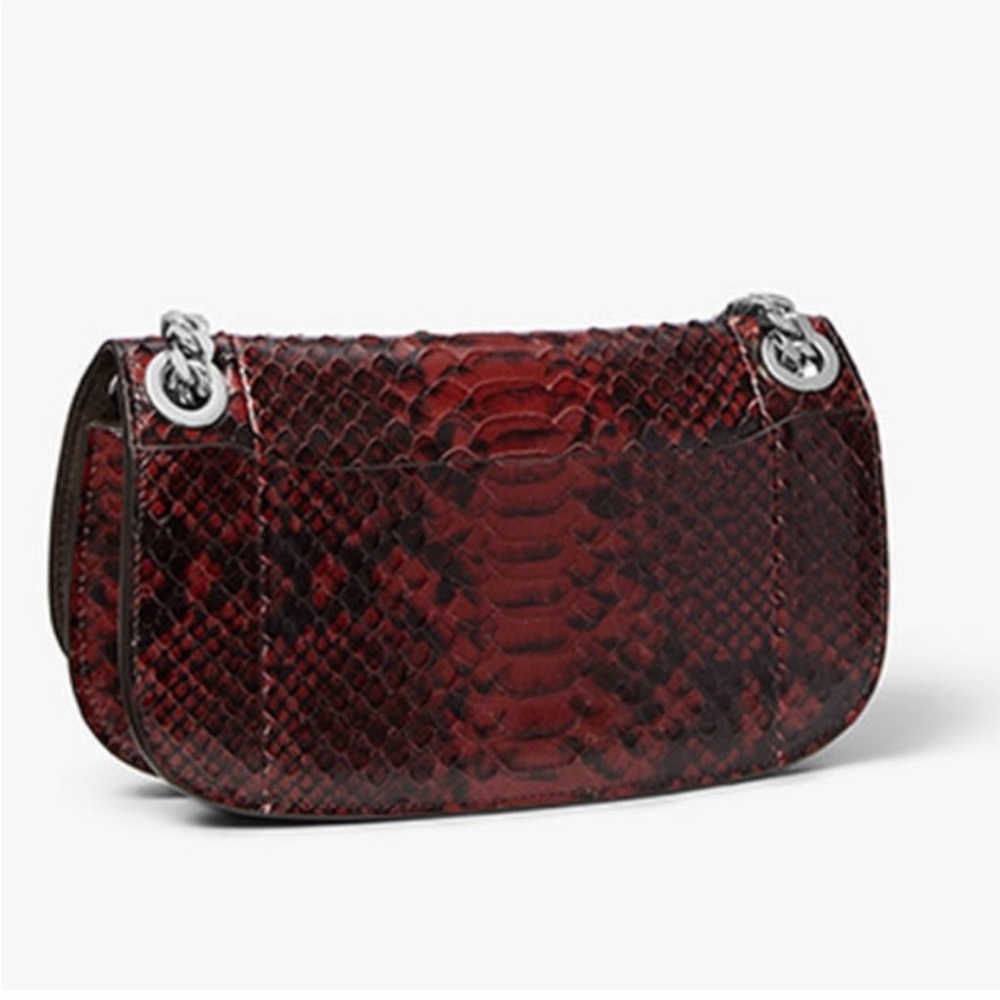 Michael Kors collection runway
CHRISTIE PYTHON EMBOSSED
LEATHER BAG RETAIL 1,090 - Picture 2 of 10
